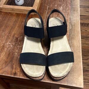 Crown Vintage Black Wedges